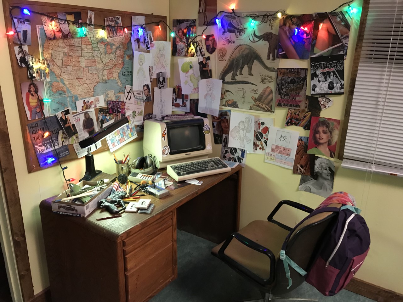 &nbsp;<br>80's girl's bedroom, set built on sound stage