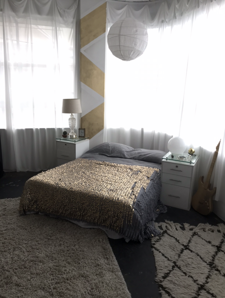 &nbsp;<br>Art deco bedroom, designed into empty stage 